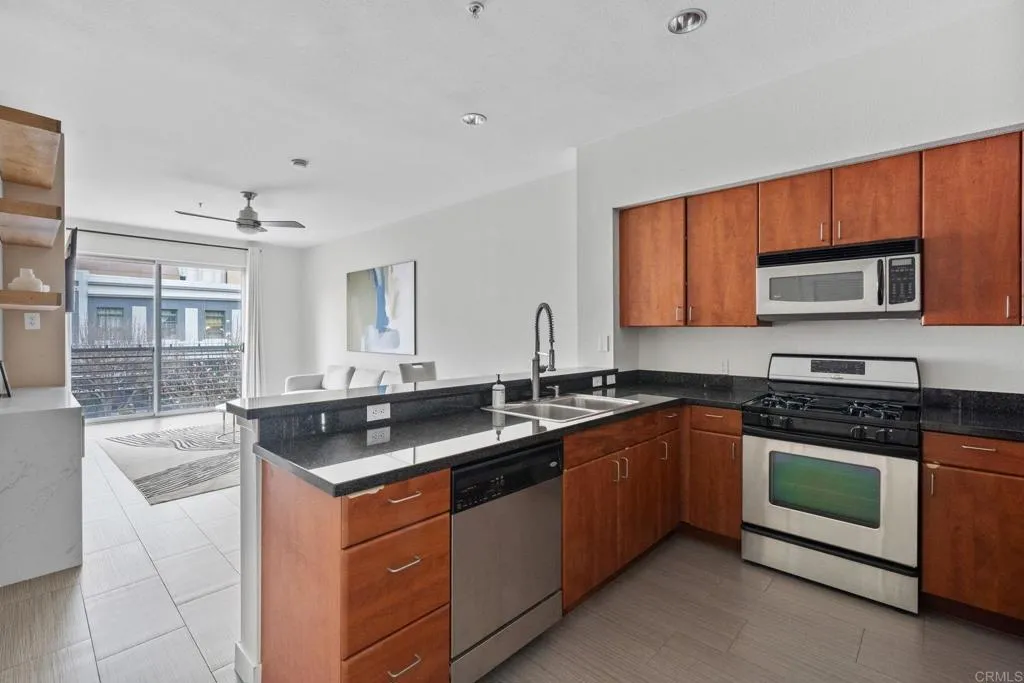 445 Island Avenue 321, San Diego, California 92101 home-pic-5